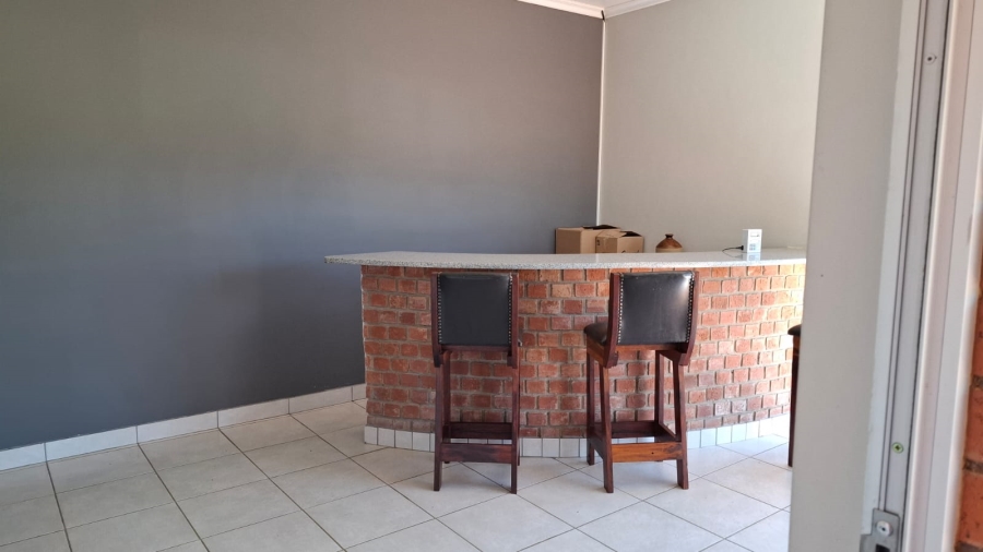 5 Bedroom Property for Sale in Bainsvlei Free State